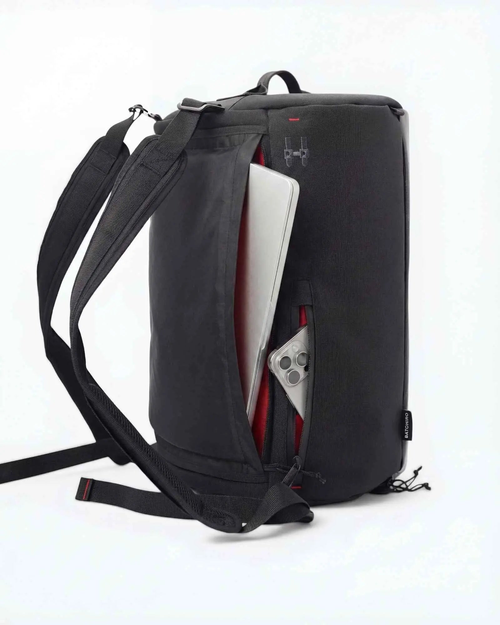 Cestovní batoh Tenso 30, černý, s prostorom pro laptop a mobilních zařízení, ideální na každodenní použití a sport.