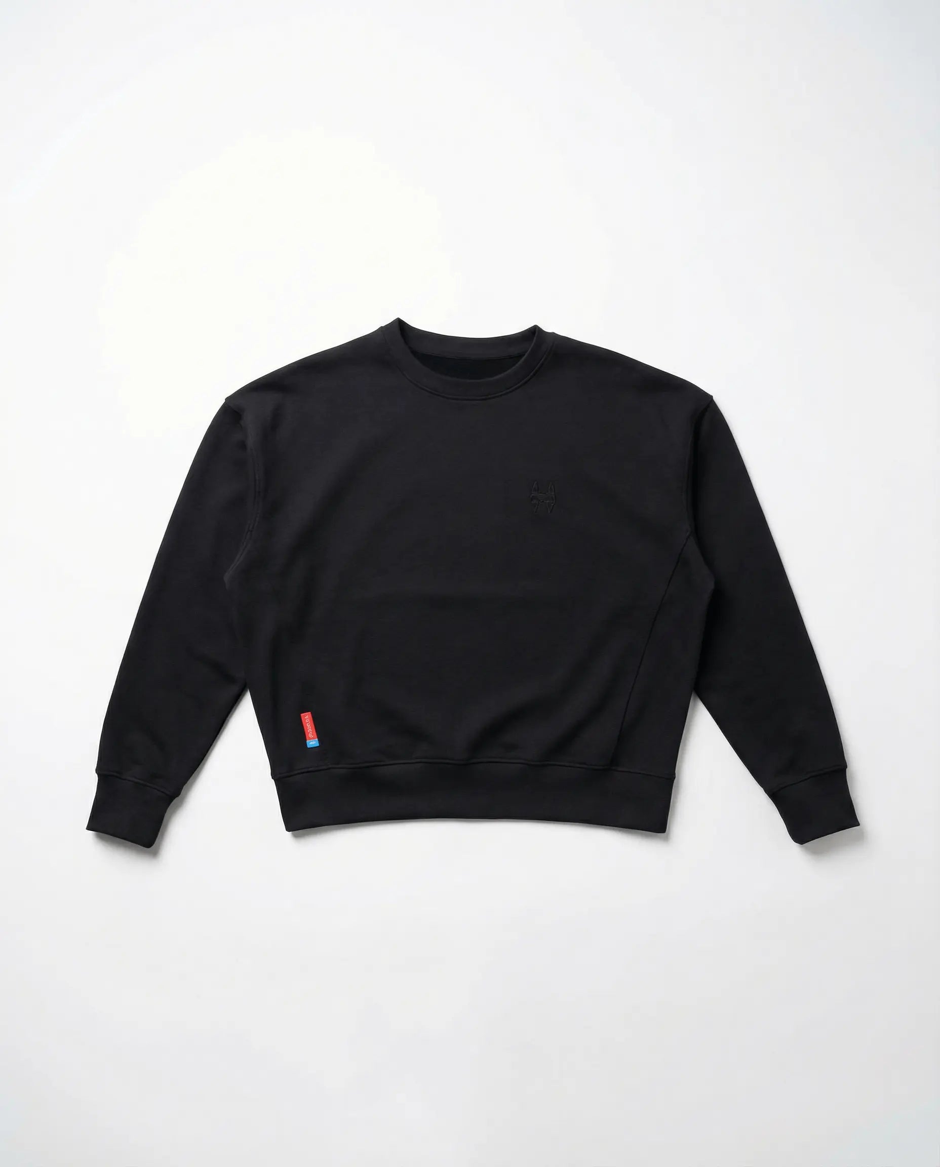 Batohiro 343 – Mikina Crewneck Black - unisex černá mikina bez kapuce s jemnou výšivkou loga.