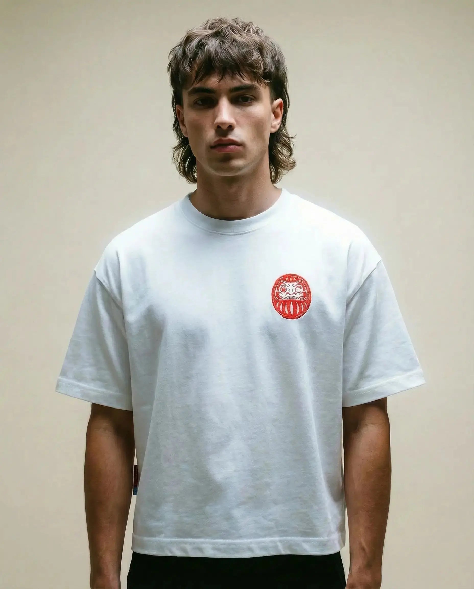 Daruma – Weißes, verkürztes Oversize-T-Shirt Batohiro