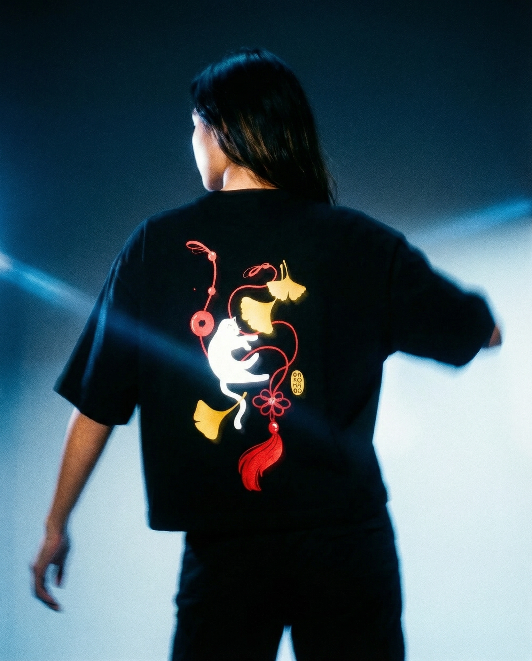 Premium Oversized tričko z česka, černé tričko s grafickou výšivkou na zadní straně, cropped oversized střih.