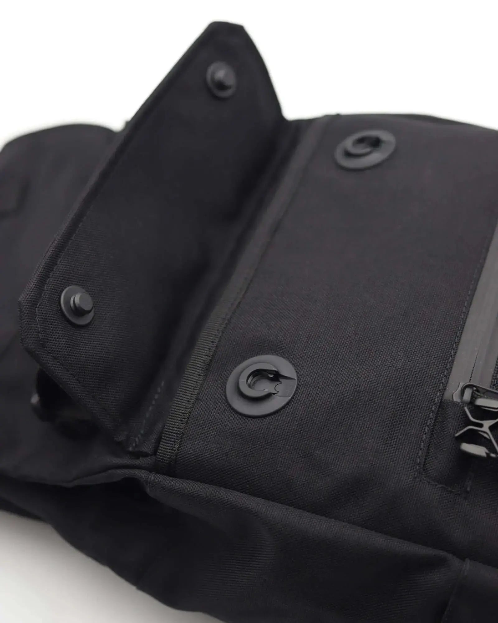 Minato Lite 2.0 – Dunkelschwarzer Rucksackhiro
