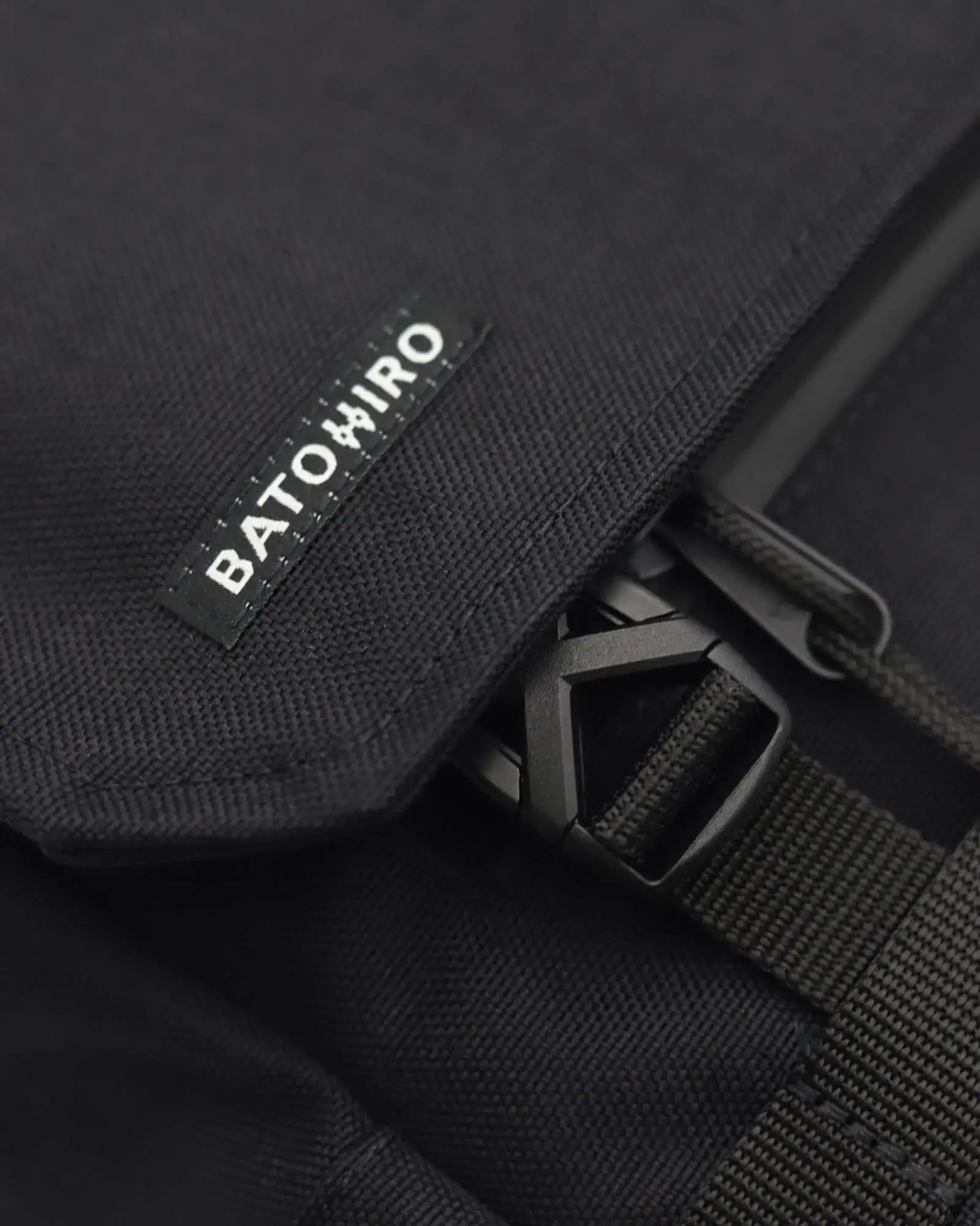 Minato Lite 2.0 – Dunkelschwarzer Rucksackhiro