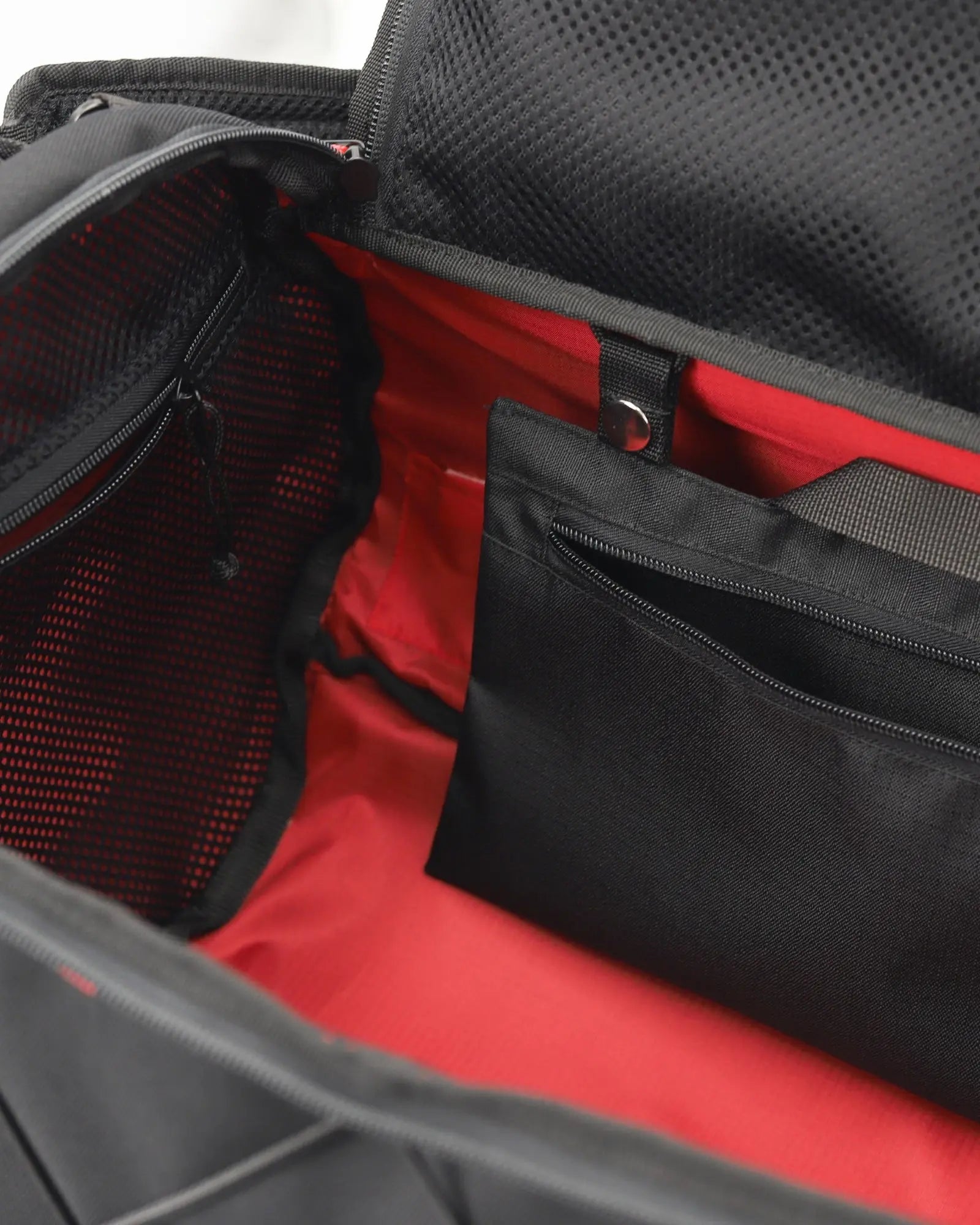 Tenso Traveller 40 L - Dark Knight Batohiro
